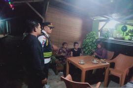 Razia pekat Satpol-PP Damkar Agam amankan empat artis kafe dan dua pengunjung