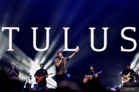 Tulus berduet dengan "Glenn Fredly" di  konser Yovie Widanto