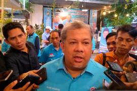 Fahri Hamzah sindir anggota DPR jadi penyalur Bansos