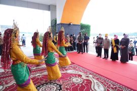 Tari Persembahan sambut ketibaan Wapres di Provinsi Riau