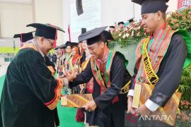 Kompol Mohammad Fihim peroleh IPK nyaris sempurna jadi Doktor Hukum Unissula terbaik