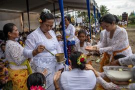 Upacara Melasti di Banyuasin Jelang Hari Raya Nyepi Page 4 Small