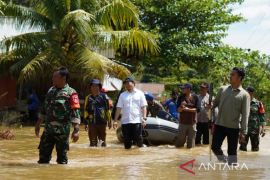 Bupati HST kunjungi warga terdampak banjir