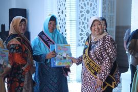 Bunda PAUD Babel bagikan buku senyum sehat anak