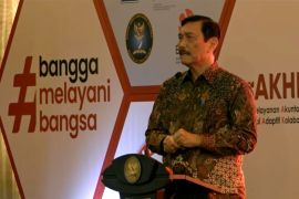 Menko Luhut tantang ahli IT Indonesia bereskan 27 ribu aplikasi pemerintah