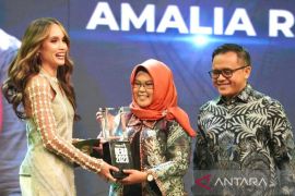 Dr Amalia Rezeki terima penghargaan Kick Andy Heroes Award 2023