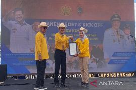 Kemenkumham Kalsel serahkan sertifikat hak cipta aplikasi SISKA KU INTIP