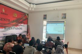 Bawaslu Padang evaluasi kinerja Panwascam dan Panwas Kelurahan
