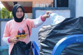 Komunitas "Mak Ganjar Jatim" ajak warga Gresik berdonasi sampah