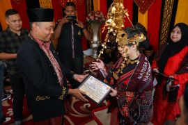 Dr. Chastry Meher Pulungan dinobatkan gelar Namora Pangalinggomi Hatorkisan Pulungan