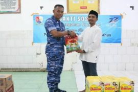 Lanud Haluoleo Kendari bantu sembako ke panti asuhan cegah stunting