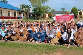 Kegiatan "BPHN Mengasuh" di SMPN II Palembang sosialisasikan  anak berurusan hukum