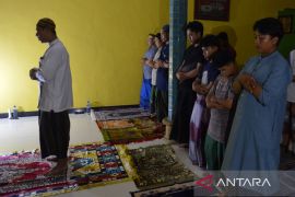 Umat Islam Desa Adat Tuban di Bali sepakat shalat tarawih di rumah