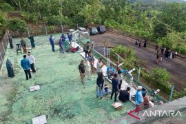 Hilal terlihat jelas di Pusat Observasi Bulan Cibeas Sukabumi pada Rabu malam