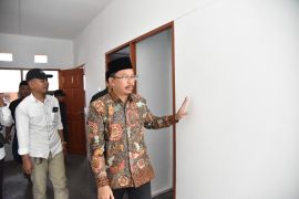 Pemkab Sidoarjo "bedah" rumah warga korban kebakaran