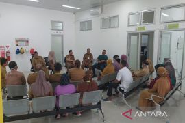 Kotabaru Regent instructs hospitals, puskesmas to provide excellent service during Ramadan