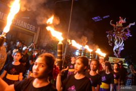 Umat Hindu gelar pawai ogoh-ogoh