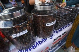 PENJUALAN KURMA PADA BULAN RAMADHAN Page 2 Small