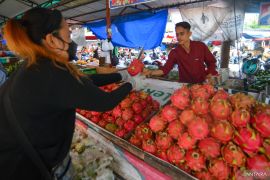 Cara tepat makan buah agar manfaatnya maksimal