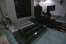 BERZIARAH KE MAKAM PENDIRI ALKHAIRAAT Page 1 Small