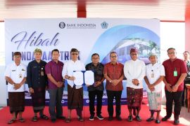 BI Bali hibahkan dua truk sampah untuk Pemkot Denpasar