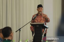 Gubernur Mahyeldi minta pengusaha kuliner urus sertifikasi halal