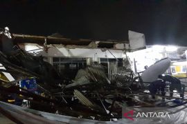 Kanopi mini market di Bogor ambruk timpa tujuh sepeda motor