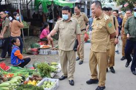 Disperindag Bengkayang sidak pasar memastikan kestabilan stok pangan
