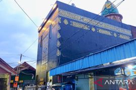 Rahmatan Lil'Alamin, masjid bernuansa Ka'bah di sudut perkampungan Surabaya
