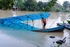 Polisi berencana panggil saksi insiden perahu tambang di Surabaya