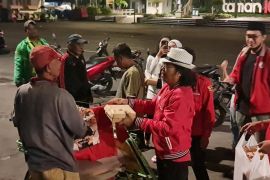 Kaum muda TMP gelar "Grebek Sahur" saat Ramadhan di Kota Surabaya