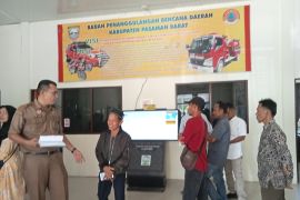 Anggaran belum cair, korban gempa datangi BPBD Pasaman Barat