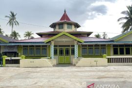 Melihat Masjid Batu, bangunan bersejarah di Kecamatan Teluk Pakedai