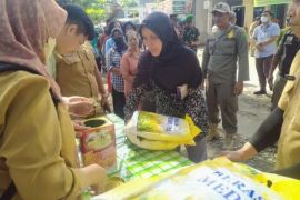 Trenggalek intensifkan operasi pasar untuk kendalikan harga sembako
