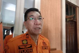 Pemkot mengimbau nelayan waspada dampak kebakaran kapal pengangkut BBM