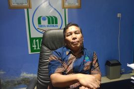 PDAM Tirta Antokan Agam menyiapkan dua unit mobil tangki untuk menyuplai air bersih