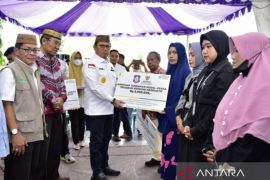 Gubernur imbau ASN bayar zakat melalui Baznas