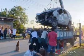 Avanza asal Nagan Raya tabrak rumah warga di Aceh Barat, tiga orang terluka