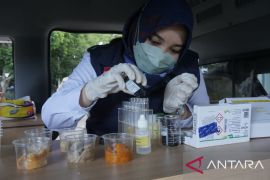 Loka Pom Belitung periksa 40 sampel makanan berbuka puasa di Belitung Timur