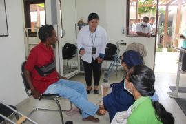 BPJAMSOSTEK Banuspa bantu kaki palsu petugas kebersihan