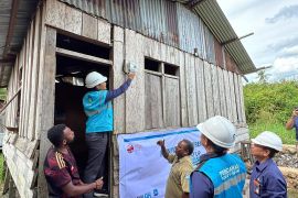 3.024 warga dapat bantuan pasang listrik dari donasi pegawai PLN