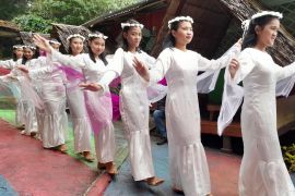 Pengunjung Nggahusa Hill Sitaro dihibur tarian Bidadari