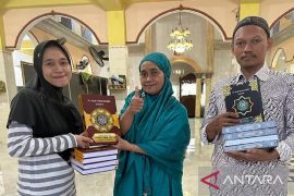 Pemkab bagi-bagi Al Quran ke masjid dan mushalla di Pamekasan