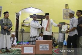 Baznas Belitung Timur salurkan santunan anak yatim Rp50 juta