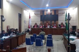 Majelis hakim ingatkan saksi tak beri keterangan bohong perkara suap Unila