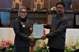 Pemkab Mamuju serahkan naskah enam Ranperda ke DPRD