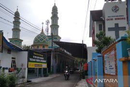 Bukti kerukunan umatdi Pati, masjid dan gereja bersebelahan