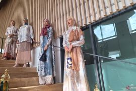 Jangan takut "mix and match" busana agar tetap bergaya saat Lebaran