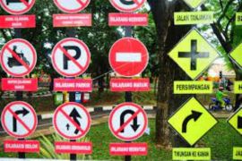Dishub Riau periksa kelayakan angkutan dan pasang rambu  dukung kelancaran mudik 2023