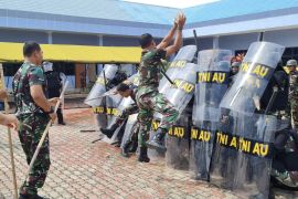 TNI AU latihan penanggulangan huru hara di Batam